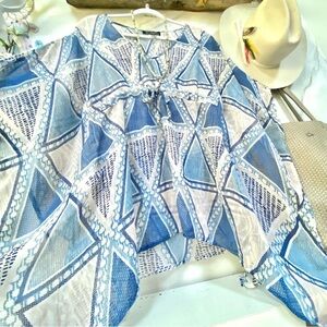 Beautiful boho poncho blouse/summer cover up  w resort vacay beach vibe